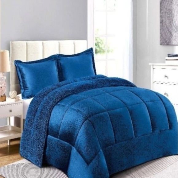 Luxurious Comforter 3 pc Set - Picture 8 of 9